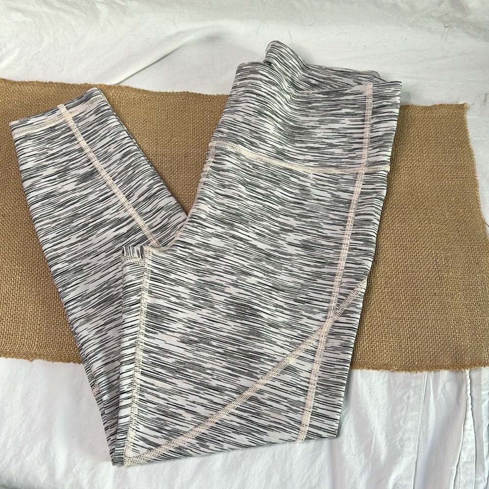 Gap black out technology athletic leggings
